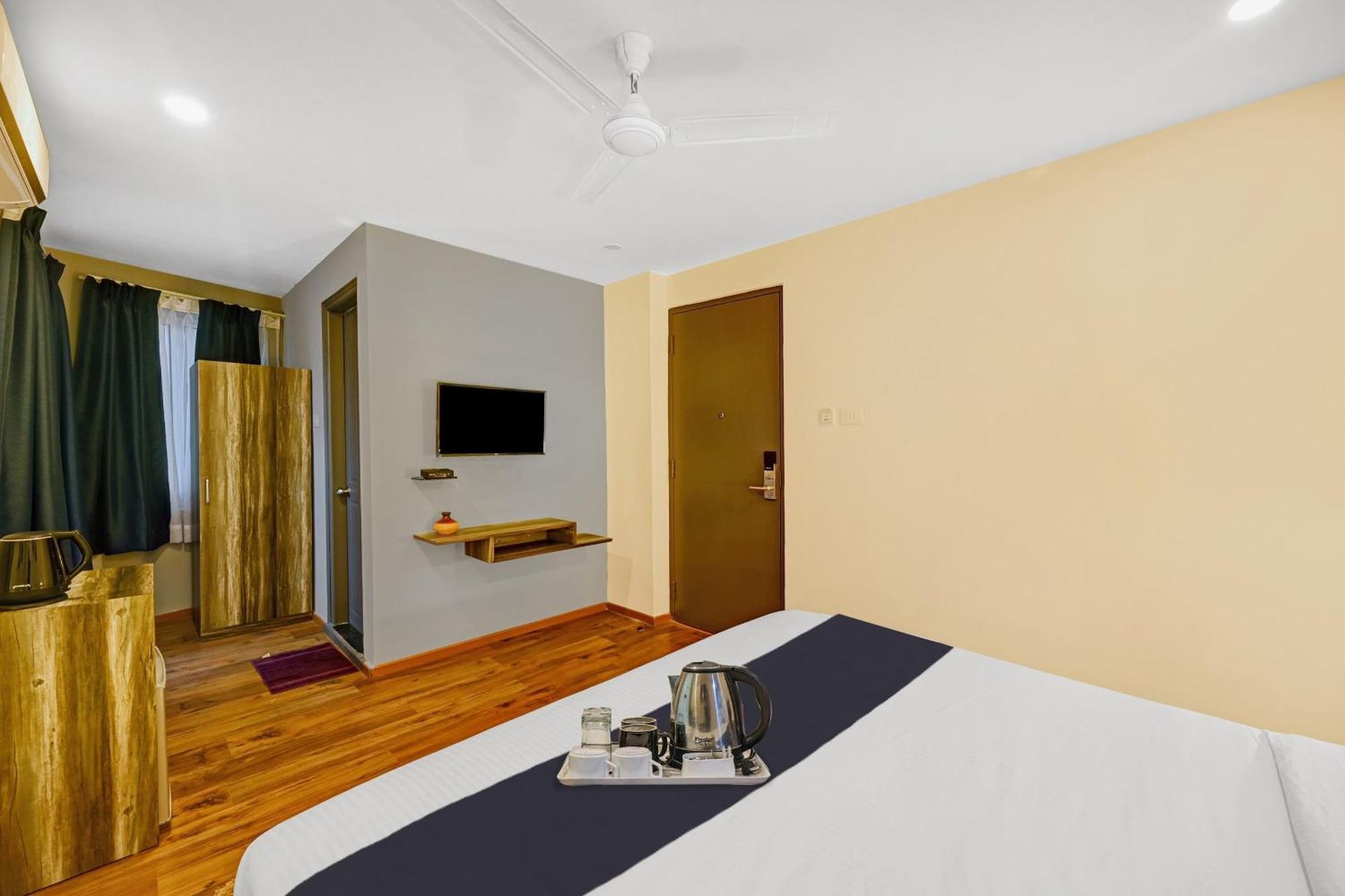 Hotel Super Townhouse Oak Hillside Aqua Khandagiri Exterior foto