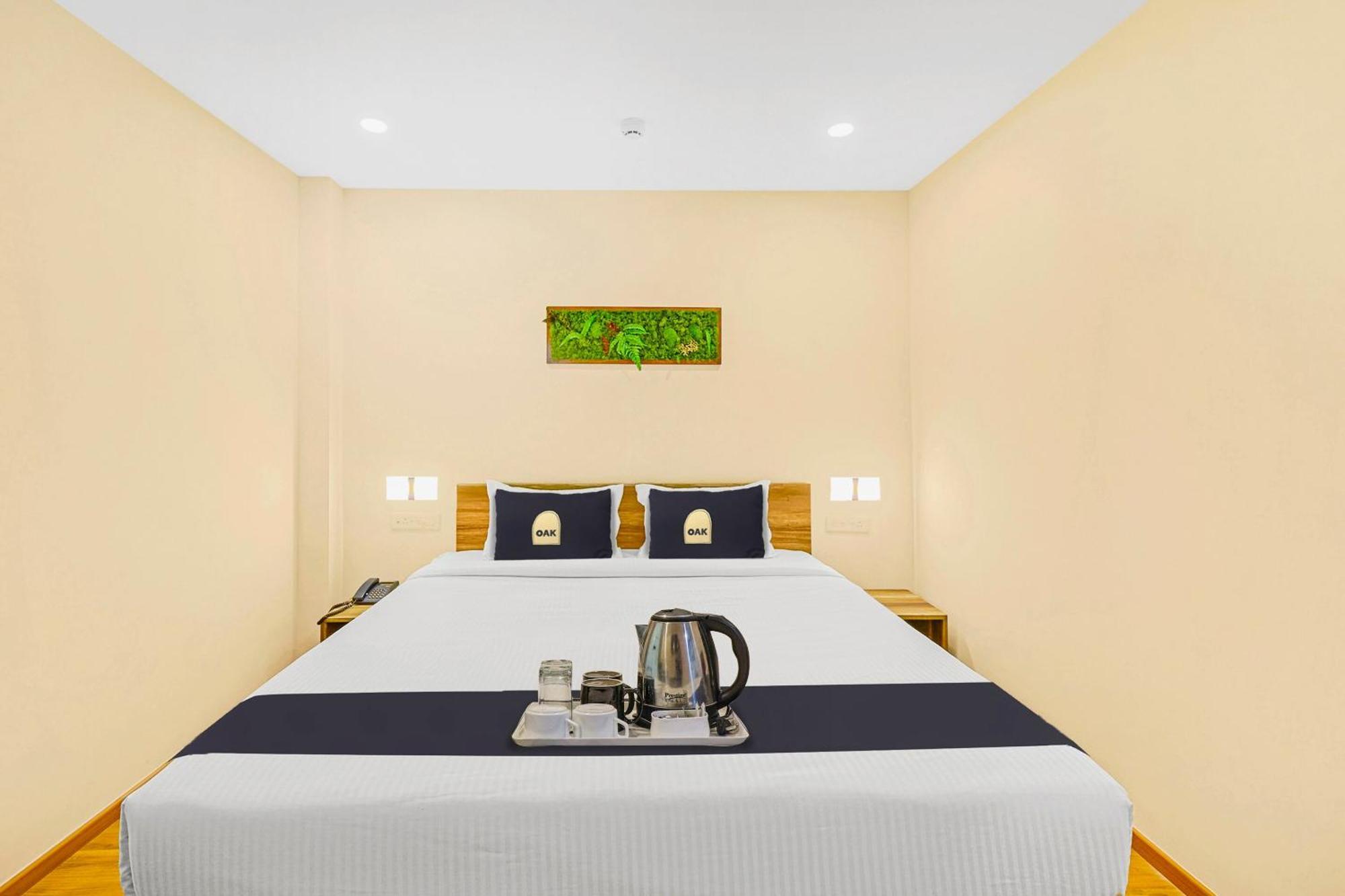 Hotel Super Townhouse Oak Hillside Aqua Khandagiri Exterior foto